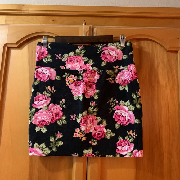 Floral mini skirt - Picture 7 of 10